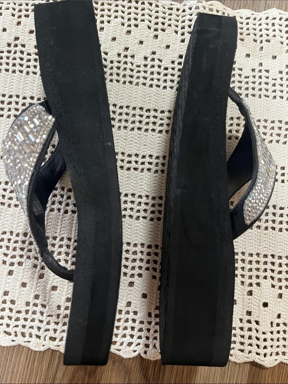 Skechers Black Platform Flip-Flops with Silver Rhinestone Straps size 7 NWOB
